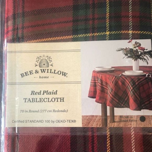 Bee & Willow Other - Bee & Willow Round Tablecloth, 4 Napkins and 2 Mini Oven Mitts
